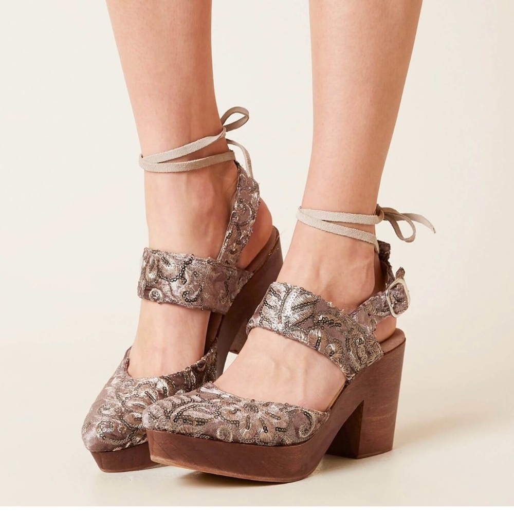 Free People Monaco Mule Clog shoes Metallic Taupe Embellished Platform Heels 7